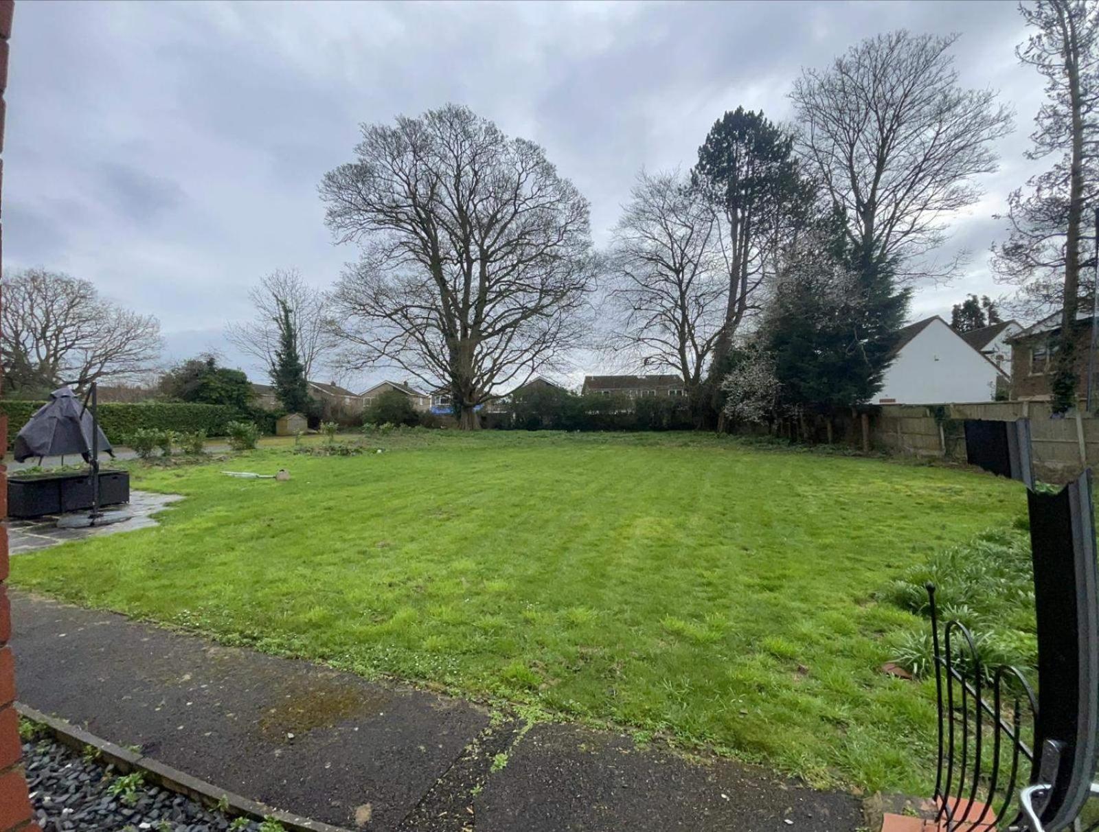 Holiday home 6 Bed-sleeps 10-gym-hottub-garden-parking Bristol